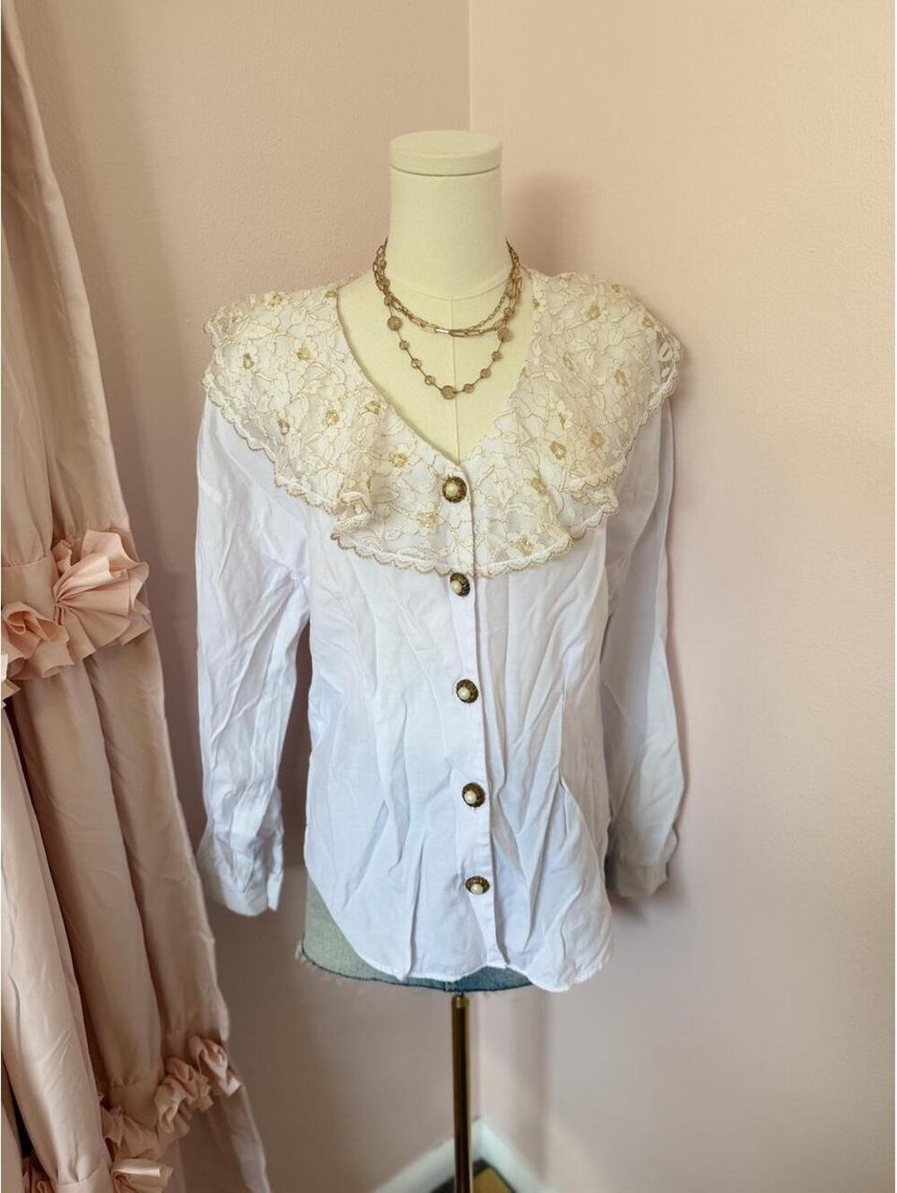 Vintage Bentley White Gold Lace Statement Collar Pearl Button Blouse